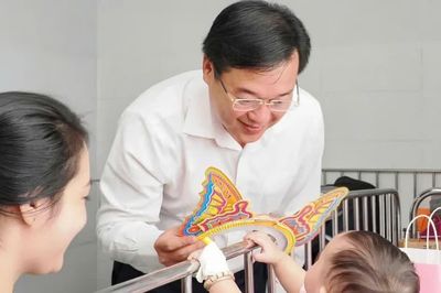 Lãnh đạo TPHCM thăm, tặng quà trung thu bệnh nhi Bệnh viện Nhi đồng 1