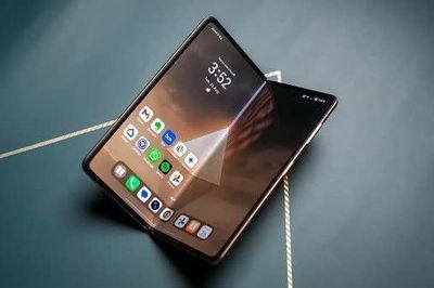 5 smartphone màn hình gập đáng mua tại Việt Nam