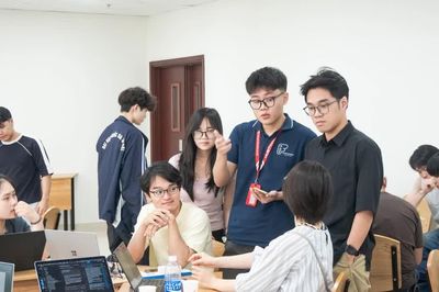 Sinh viên đa quốc gia giải quyết bài toán thực tiễn bằng Internet Vạn vật và AI