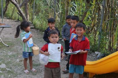 Gỡ 'khoảng trống' chính sách giữ học sinh vùng khó ở lại trường