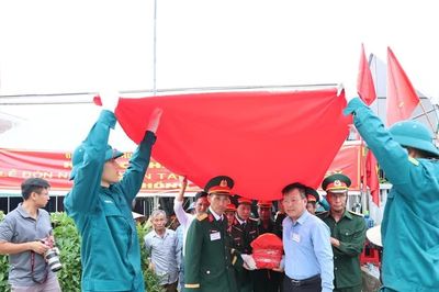 Người vợ 72 tuổi đón chồng liệt sĩ 'trở về' sau gần nửa thế kỷ chờ đợi