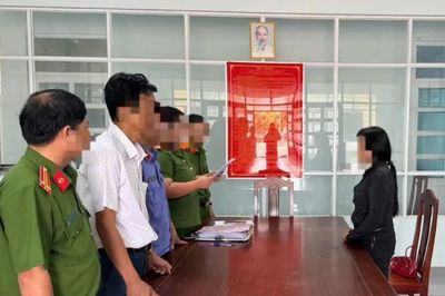 Công an khám xét nhiều phòng bác sĩ tại một trung tâm y tế ở Lâm Đồng