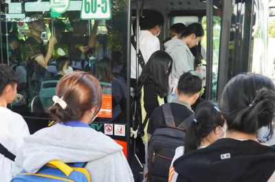 Dậy từ 5 giờ vẫn không đón được xe buýt: Sở Xây dựng TPHCM chỉ đạo 'khẩn'