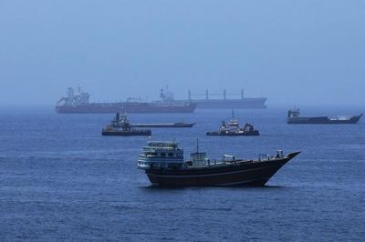 Xuất khẩu dầu Iran lao dốc, đòn bẩy Hormuz chao đảo