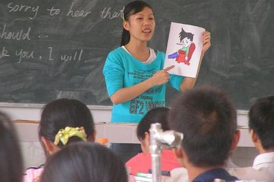 Giáo viên Toán kêu gọi hạ vị thế Tiếng Anh trong trường học, dư luận dậy sóng