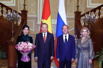 Tổng Bí thư, Chủ tịch nước gặp Chủ tịch Đảng Nước Nga Thống nhất Dmitry Medvedev