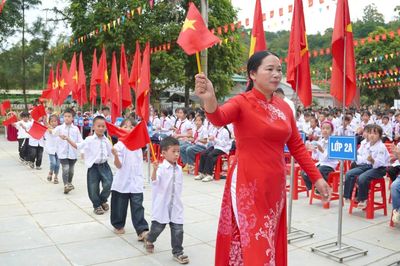 Từ lá thư dạy trẻ gấp chăn, nhặt rác đến dạy chữ đi đôi với dạy người