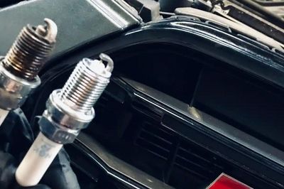 5 dấu hiệu cảnh báo đã đến lúc thay bugi ô tô để tránh hư hỏng tốn kém