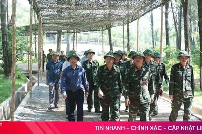 Đoàn công tác Quân khu 4 kiểm tra chuẩn bị diễn tập khu vực phòng thủ tỉnh Hà Tĩnh