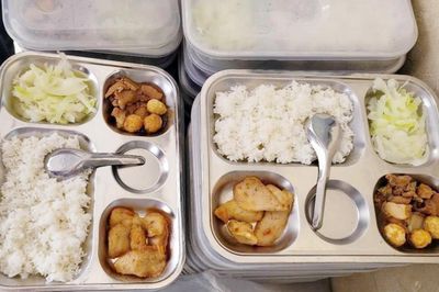 Bữa ăn bán trú ở Hà Nội: Cần giám sát chặt ngay từ đầu năm học