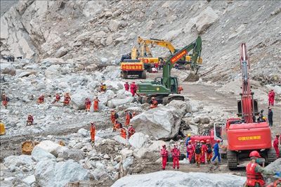 Lũ quét tại Nepal và Trung Quốc: Tiếp tục tìm kiếm và cứu hộ