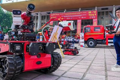 Học sinh Hà Nội háo hức trải nghiệm các công nghệ phòng cháy chữa cháy