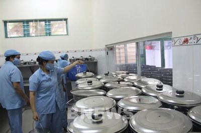 Hà Nội: Yêu cầu làm rõ phản ánh về bữa ăn bán trú không đảm bảo chất lượng