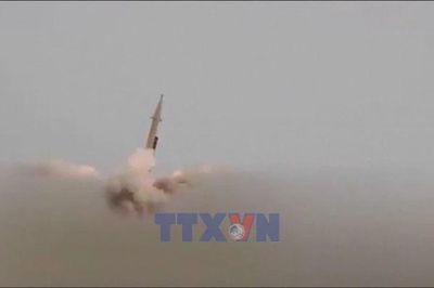 Iran tấn công các tàu khu trục và tiêm kích Mỹ