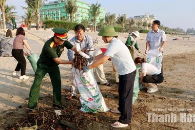 Phường Tĩnh Gia ra quân tổng vệ sinh môi trường và chỉnh trang cảnh quan đô thị