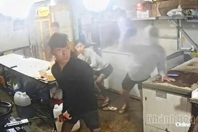 Bắt tạm giam 2 bị can trong vụ ẩu đả tại quán hải sản ở Cam Lâm