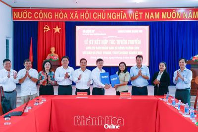 Báo và Phát thanh, Truyền hình Khánh Hòa ký kết chương trình phối hợp tuyên truyền với xã Đông Khánh Sơn