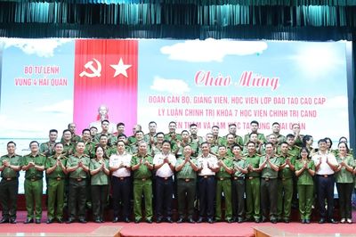Học viên Học viện Chính trị Công an nhân dân nghiên cứu thực tế tại Vùng 4 Hải quân