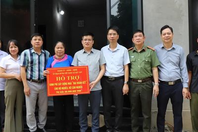 Bát Xát bàn giao 5 nhà “Đại đoàn kết” cho hộ nghèo, cận nghèo
