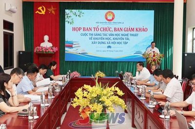 Chấm giải cuộc thi sáng tác văn học nghệ thuật 'Khuyến học Sơn La vững bước trong kỷ nguyên mới'
