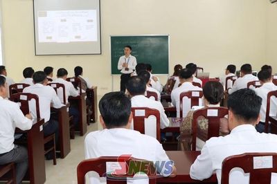 Đào tạo lý luận chính trị, nhịp cầu hữu nghị Việt - Lào