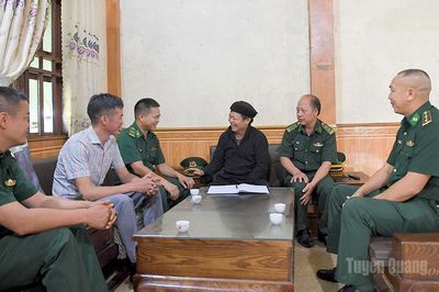 Điểm tựa lòng Dân