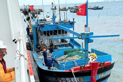 Hơn 230 tin báo nạn trên biển, gần 1.000 người được cứu và hỗ trợ