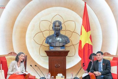 Tăng cường năng lực lồng ghép giới trong quy trình lập pháp