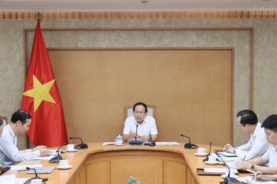 Sách giáo khoa phải được quản lí như đối với mặt hàng thiết yếu, đặc thù