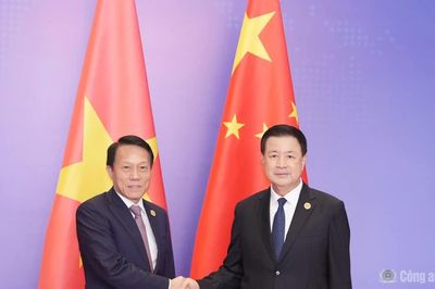 Bộ trưởng Lương Tam Quang hội đàm với Bộ trưởng Bộ Công an Trung Quốc Vương Tiểu Hồng