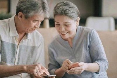 Sau tuổi 50, gia đình có 3 dấu hiệu này: Tuổi già thường dễ an yên, phúc lành tự nhiên tìm đến