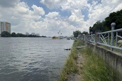 Thi thể nam 25-30 tuổi trôi trên sông Sài Gòn: Mặc đồ đen, có hình xăm trên lưng