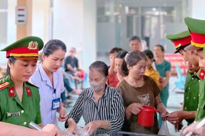 'Nồi cháo nghĩa tình' của Công an Quảng Trị