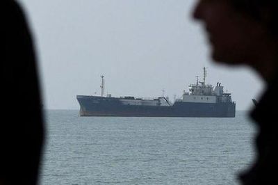 Iran tấn công căn cứ Mỹ tại Jordan và 10 tàu gần eo biển Hormuz