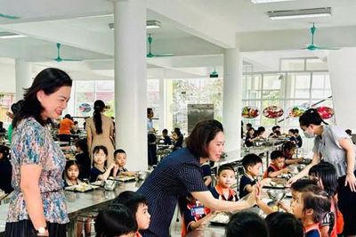 Bữa ăn bán trú của học sinh: Tăng trách nhiệm từ nhiều phía