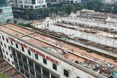 Cận cảnh khu đất hơn 3,6 ha của nhà máy Giầy Thượng Đình đang được tháo dỡ