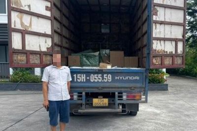 Quảng Ninh: Bắt giữ xe ô tô chở lượng lớn bánh trung thu nhập lậu