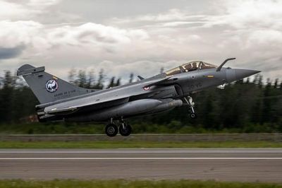 Tiêm kích Rafale đối đầu Typhoon 'tranh ngôi vua bầu trời' châu Âu?