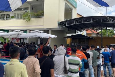 TPHCM: Phụ huynh chật vật tìm mua sách giáo khoa