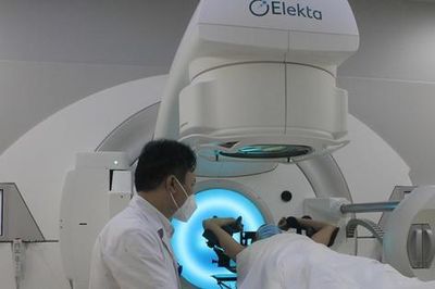 Bộ Y tế yêu cầu xác minh phản ánh 'kẹp tiền vào sổ' tại Bệnh viện E