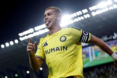 Ronaldo ghi bàn thắng thứ 979