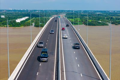 Hàng loạt siêu dự án khởi công, TP.HCM thiếu nhân lực cục bộ