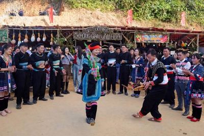 Sắc màu văn hóa Mông Lai Châu hội tụ tại Điện Biên