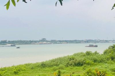 Hà Nội muốn biến du lịch đường sông thành sản phẩm hút khách