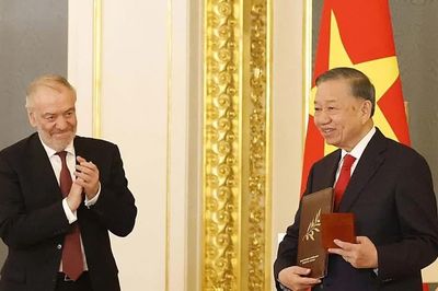 [Ảnh] Tổng Bí thư, Chủ tịch nước Tô Lâm nhận Giải thưởng Hòa bình Lev Tolstoy năm 2026
