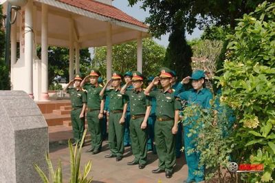 'Vì nhân dân quên mình' - mạch nguồn làm nên vẻ đẹp người lính