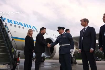 Máy bay chở Tổng thống Ukraine suýt bị tấn công
