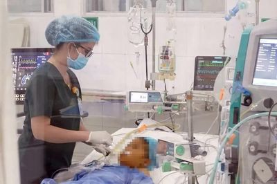 Đồng Nai: Bé gái 8 tuổi bị sốc sốt xuất huyết nặng, bệnh viện kêu gọi hỗ trợ