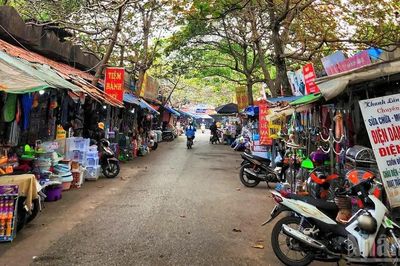 [SPOTLIGHT] Chợ Phùng Khoang Hà Nội chuyển đổi số với livestream và quét mã QR