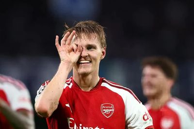 Arsenal thắng trận ra quân Champions League